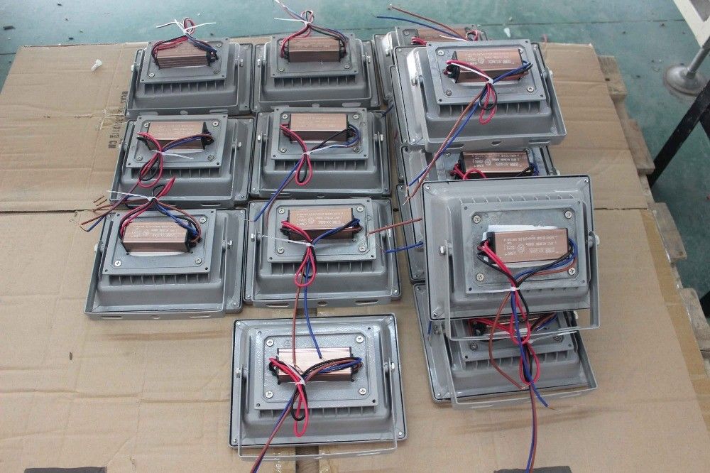 HGG Outdoor LED Flood Lights 120 Degree Beam Angle For Further Irradiation Distance