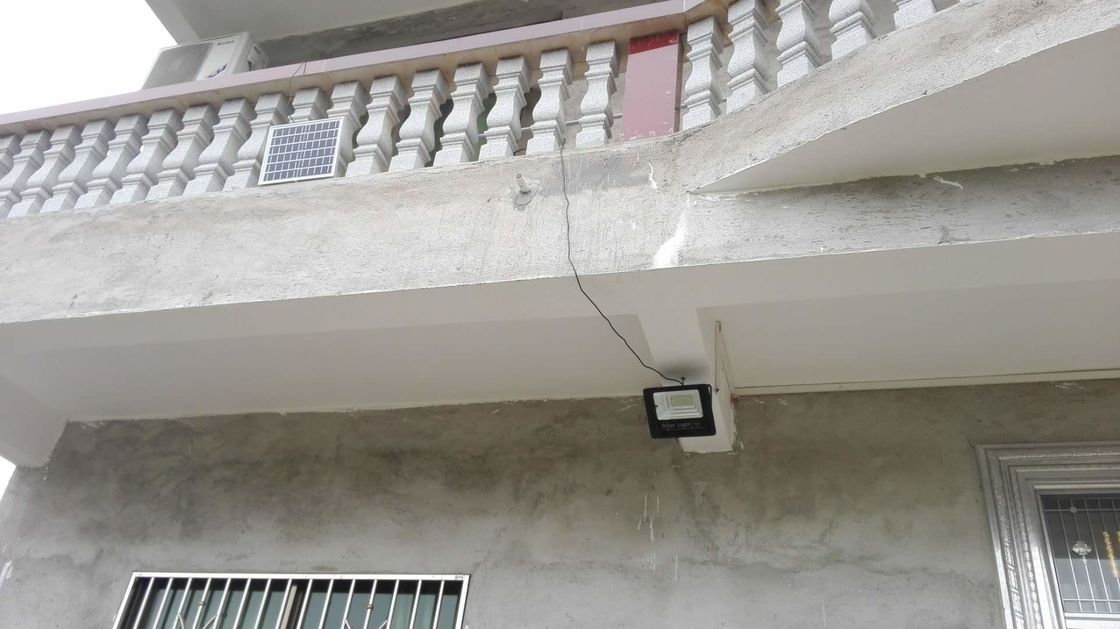 IP67 Outdoor Solar Powered Garden Flood Lights 60W 100W 200 Watt Available